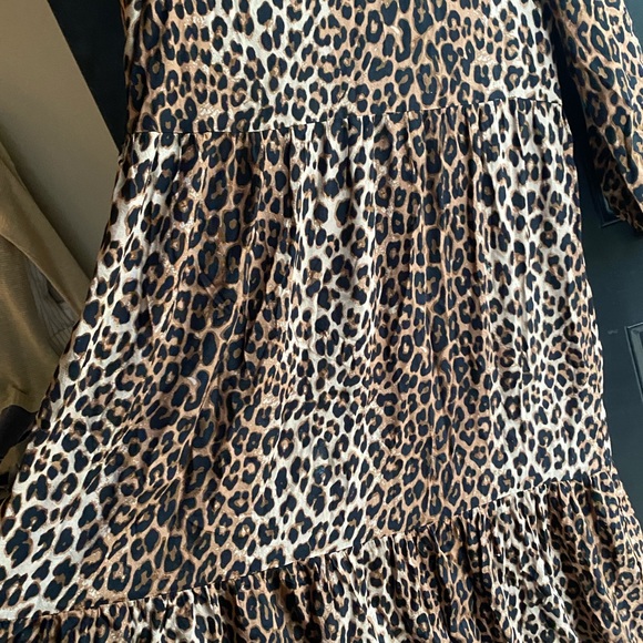 H&M/Leopard print midi dress/ prairie style/ loose fit/ small - Picture 2 of 5